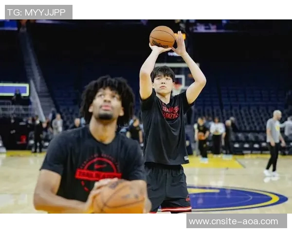 开拓者半场领先勇士16分杨瀚森表现平平库里贡献11分3篮板3助攻 开拓者半场领先勇士16分杨瀚森表现平平库里贡献11分3篮板3助攻