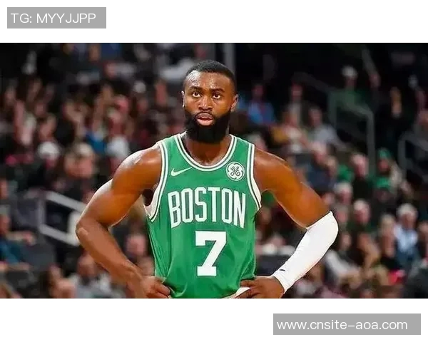 路威称赞杰伦布朗为12月最佳球员东部无人能敌的杰出表现引发关注